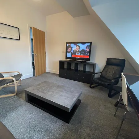 2 Bedroom 2 Bathroom Apartment 8 Including Free Parking